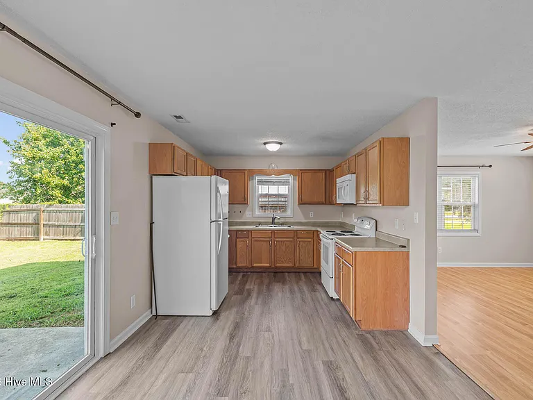 303 Mann St — Photo 11