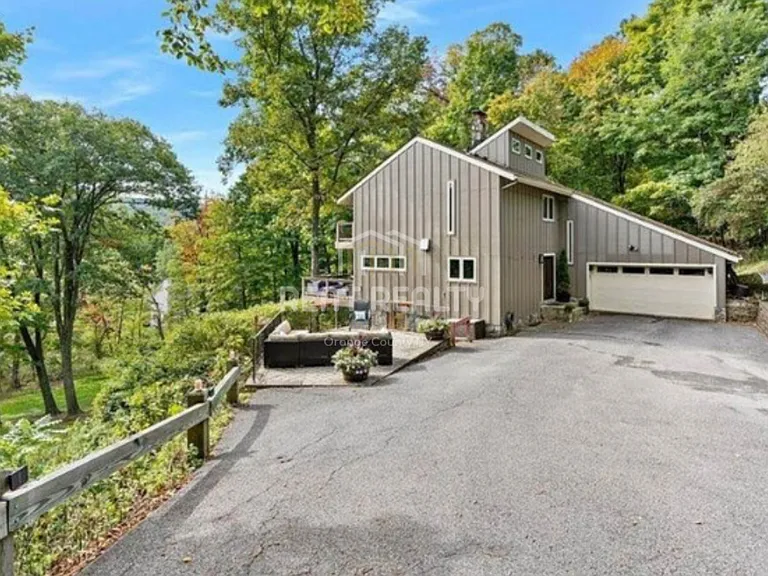 13 Kings Point Ln — Photo 1