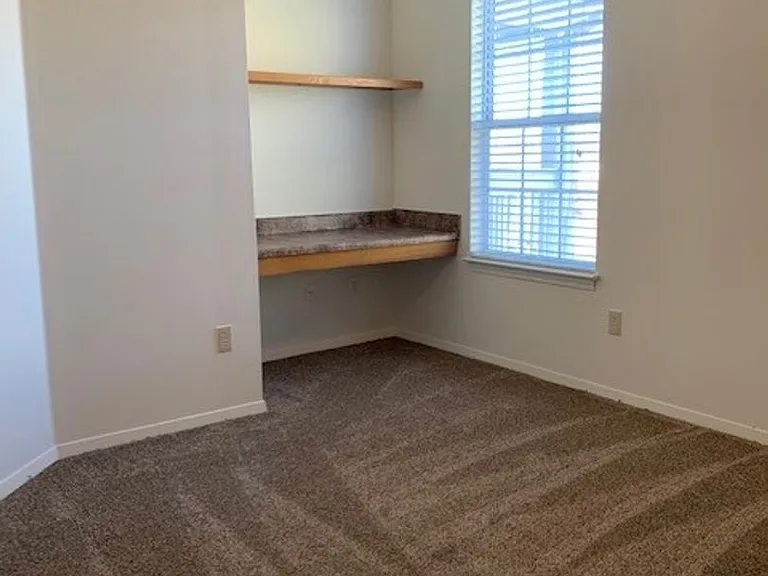 Hamilton at Turman Farms Apartments — Photo 75