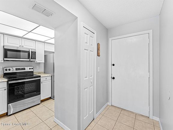 4th image of 3093 Sir Hamilton Cir #10