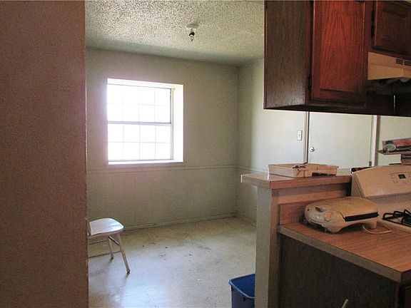 3rd image of 808 W Madison St