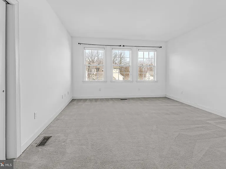 63 Old Barn Dr — Photo 22