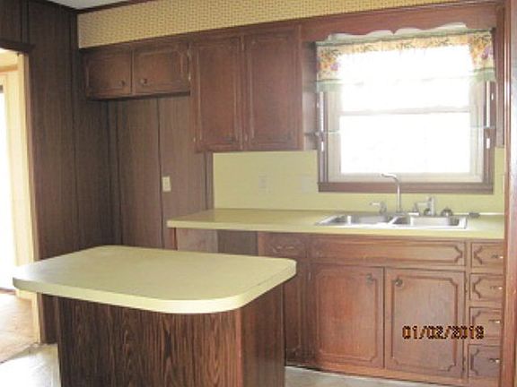 4th image of 227 Hill Ave