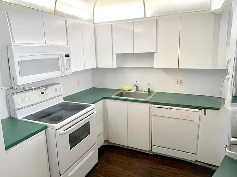 2801 NE 183rd St #1404W — Photo 4