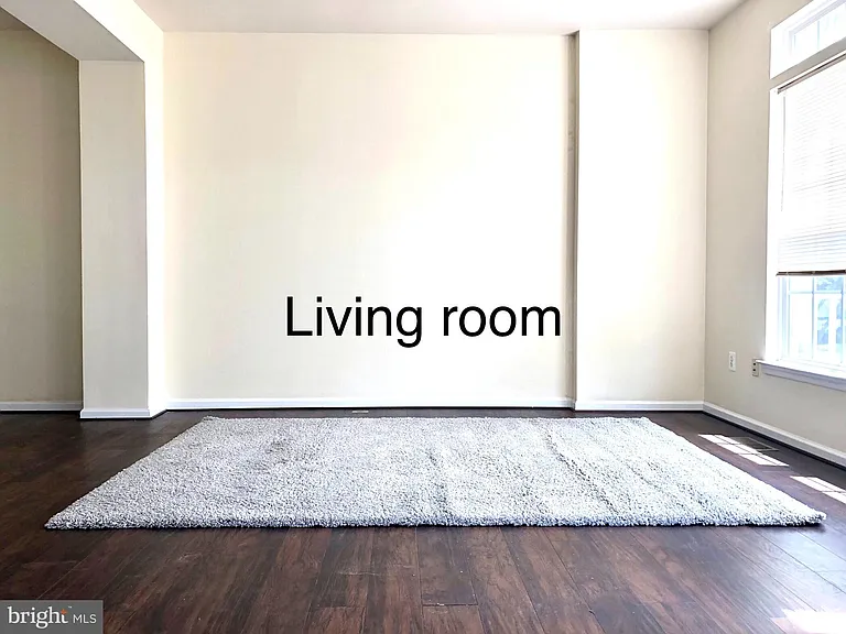 549 Eisenhower Dr — Photo 3