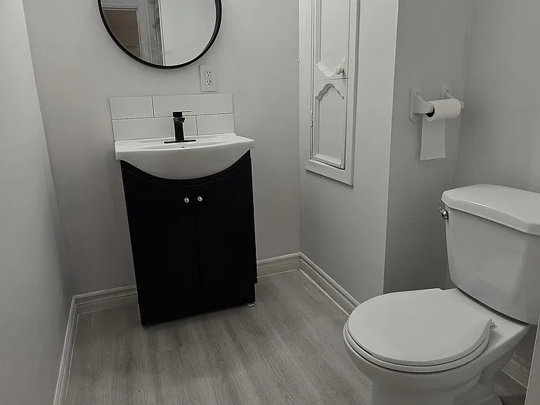735 Pam Cres #BASEMENT — Photo 10