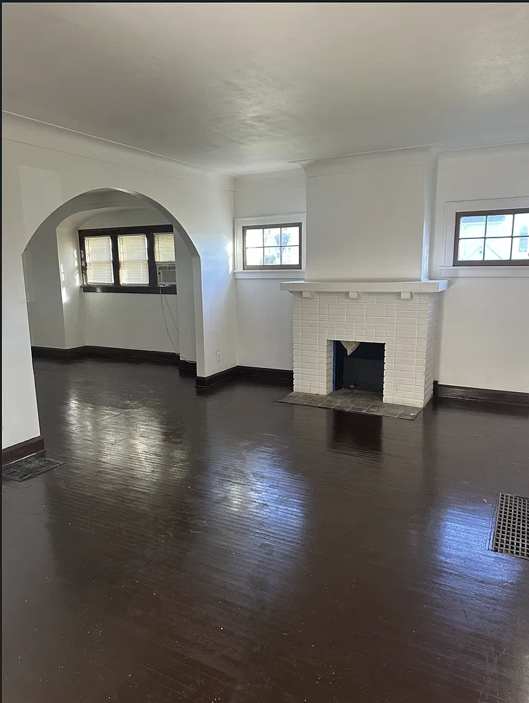 Spacious 2-Bed Lower Unit with Garage, Washer & Dryer Hookup — Photo 3