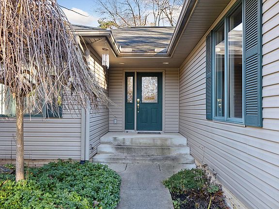 5th image of 11554 Bradley Dr