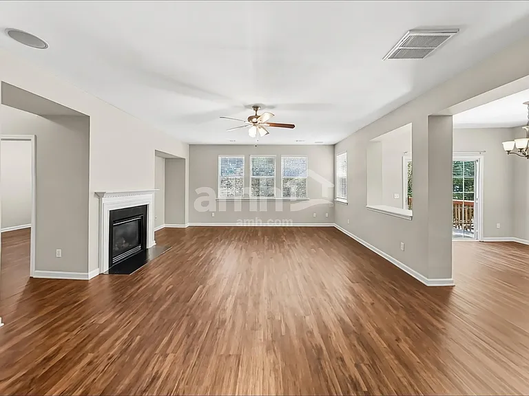 406 Howell Xing — Photo 10