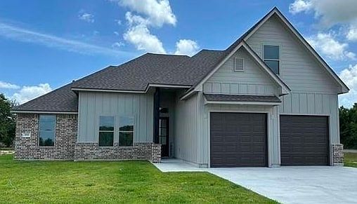 1st image of 995 Elliott Dr