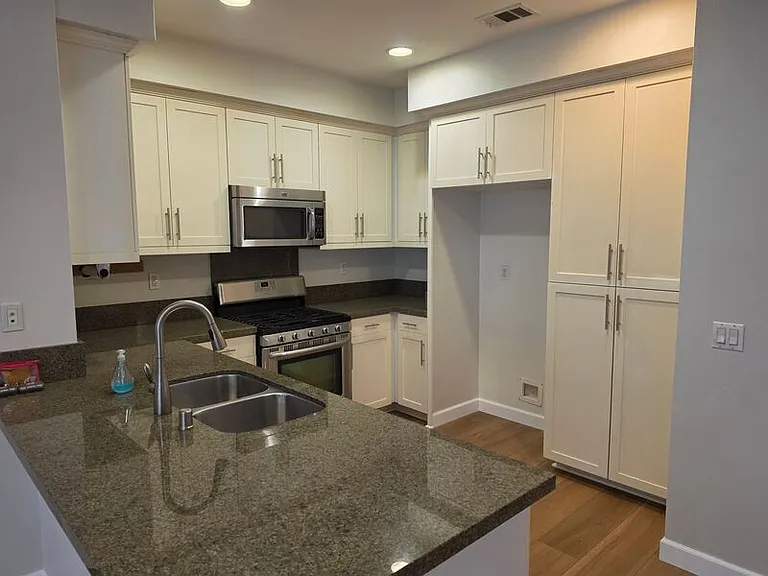 15236 Davenport St — Photo 10