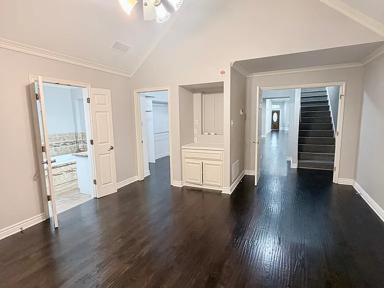 908 McCoy Dr — Photo 7