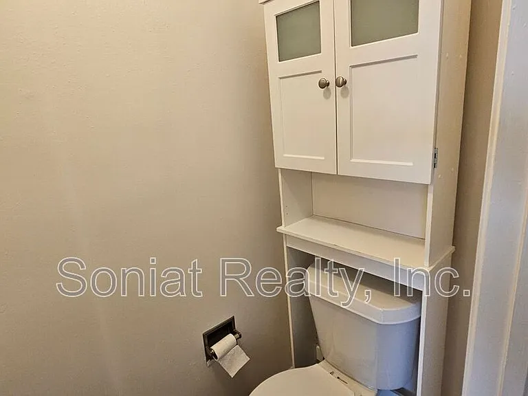 2131 Carondelet St #3 — Photo 16
