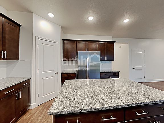 5th image of 1338 E White St