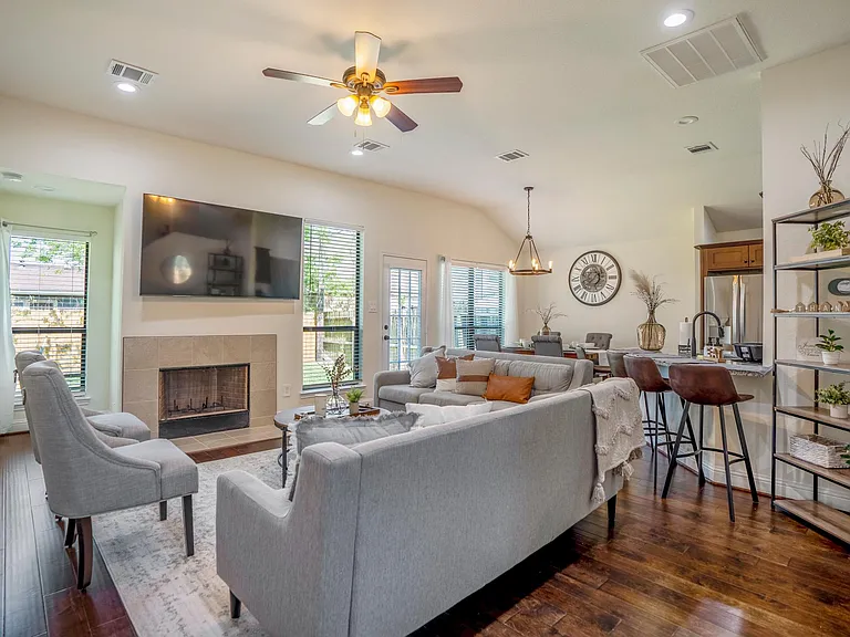 7122 Conley St — Photo 9