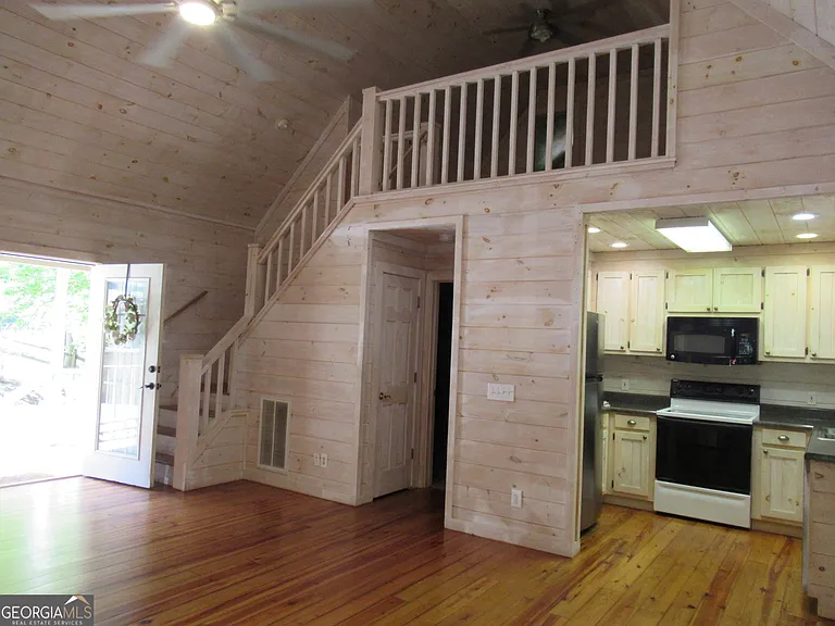 139 Trevor Trl — Photo 11