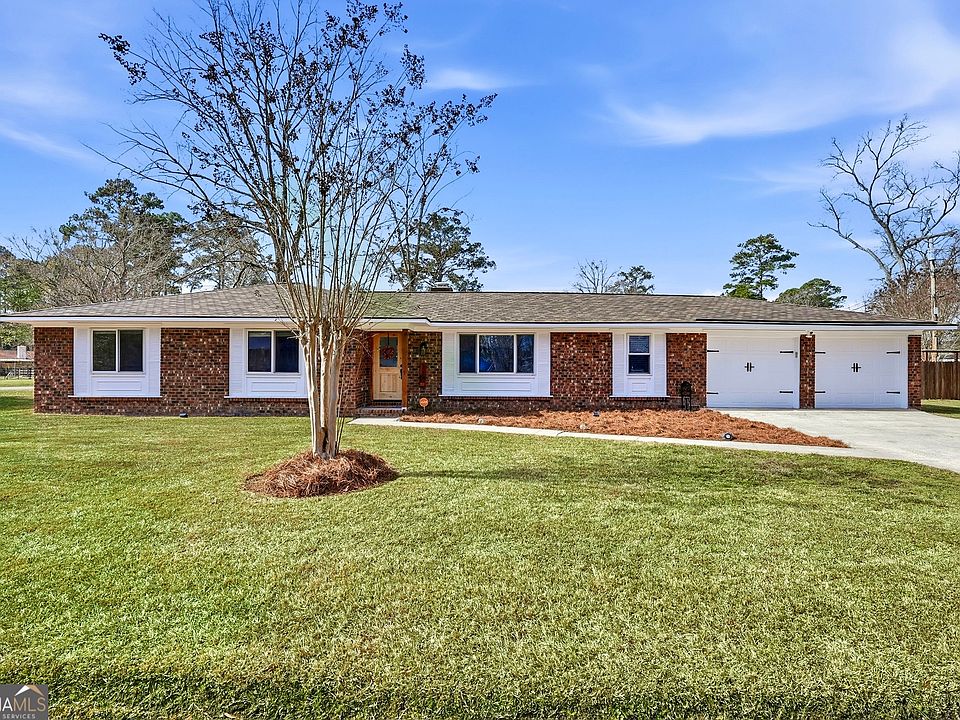 1st image of 303 Pinewood Dr