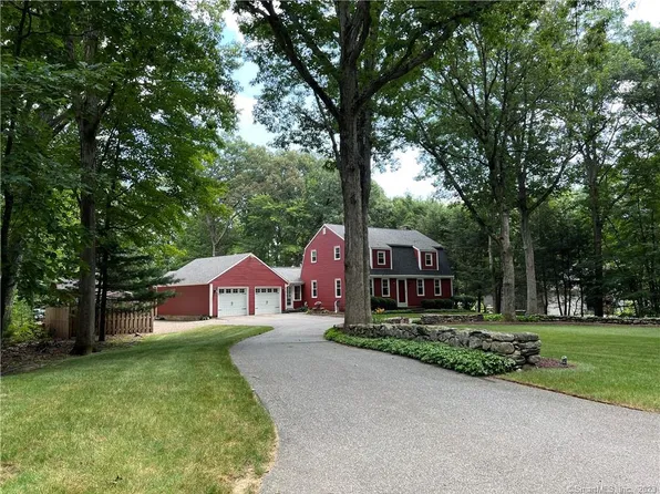 10 Blueberry Lane, New Hartford, CT 06057