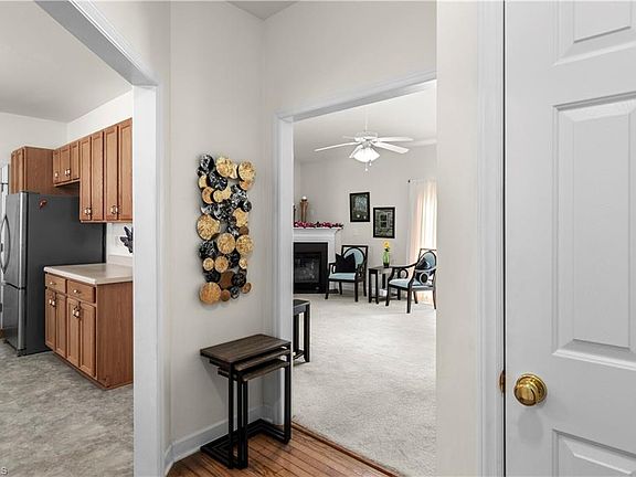 5th image of 460 Overbrook Meadow Ct