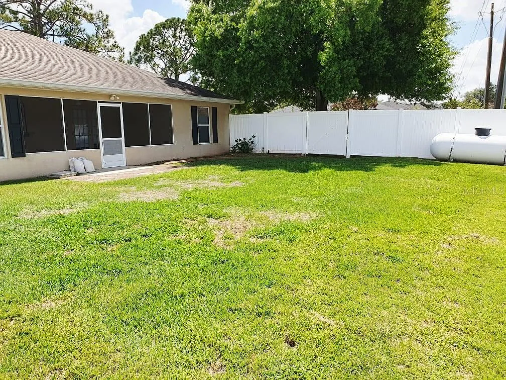 3 bed, 2.0 bath, 1796 sqft, $2,200 — Photo 3