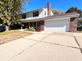 2850 N 124th St, Wauwatosa, WI 53222