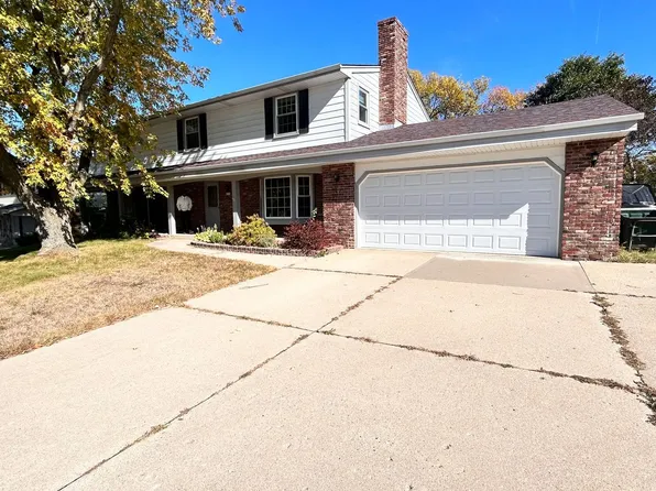 2850 N 124th St, Wauwatosa, WI 53222