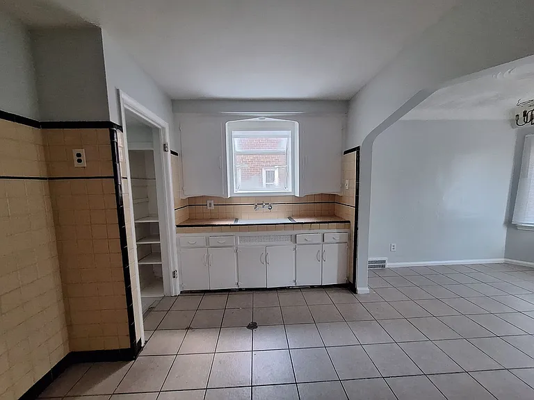 11243 Roxbury St — Photo 9