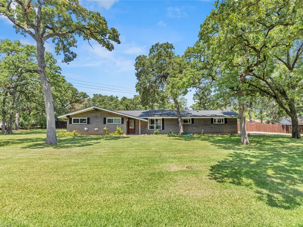 2345 Tiago Dr, Grand Prairie, TX 75050