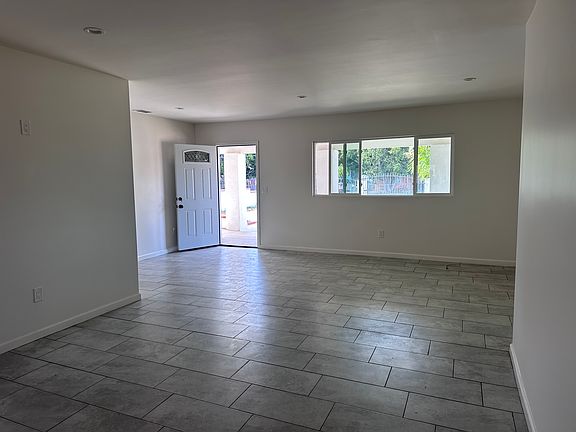 4th image of 2282 Kern St #1