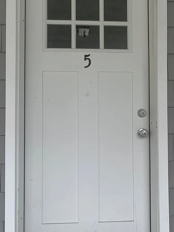 4 bed, 1.0 bath, 1900 sqft, $2,395 — Photo 1