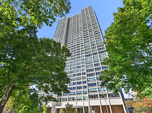 1700 E 56th St APT 606, Chicago, IL 60637