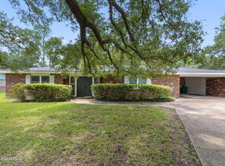 13821 E El Bonita Dr, Ocean Springs, MS 39564
