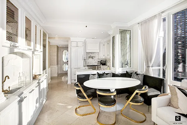 Rented by R New York | media 2