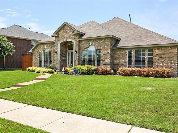 3rd image of 10907 Sweetwater Dr