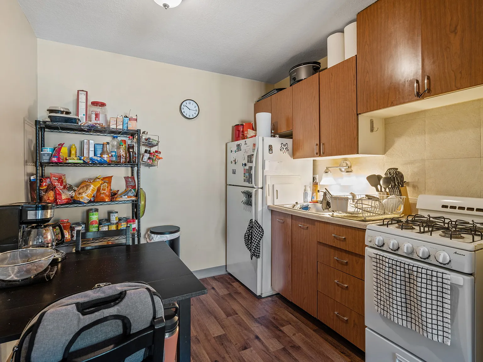 3332 Hennepin Ave — Photo 2