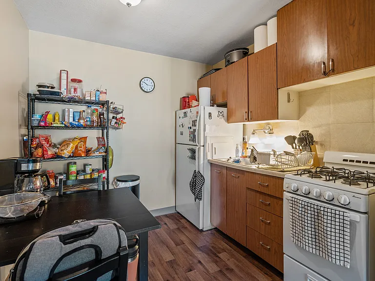 3332 Hennepin Ave — Photo 2