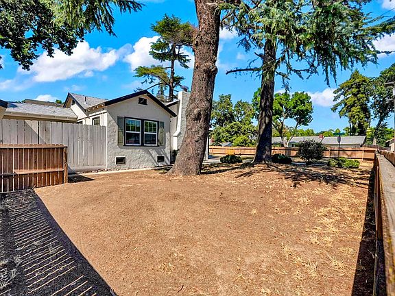 3rd image of 131 Loma Vista Way