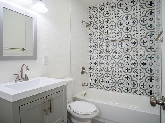 3rd image of 4578 Felton St #1