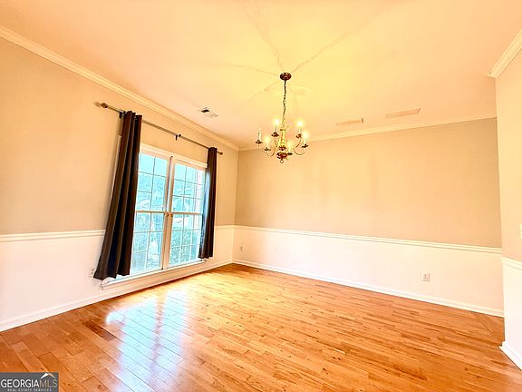 5th image of 9775 Knollcrest Blvd