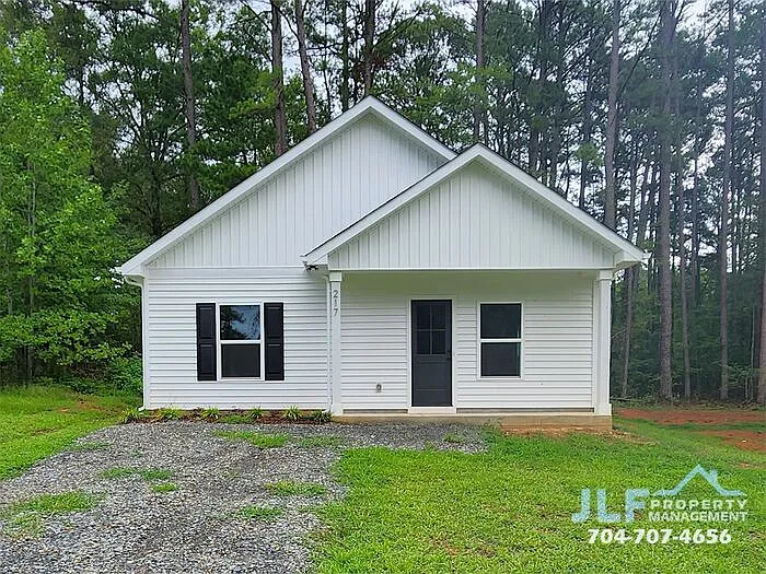 217 Carlie St — Photo 1
