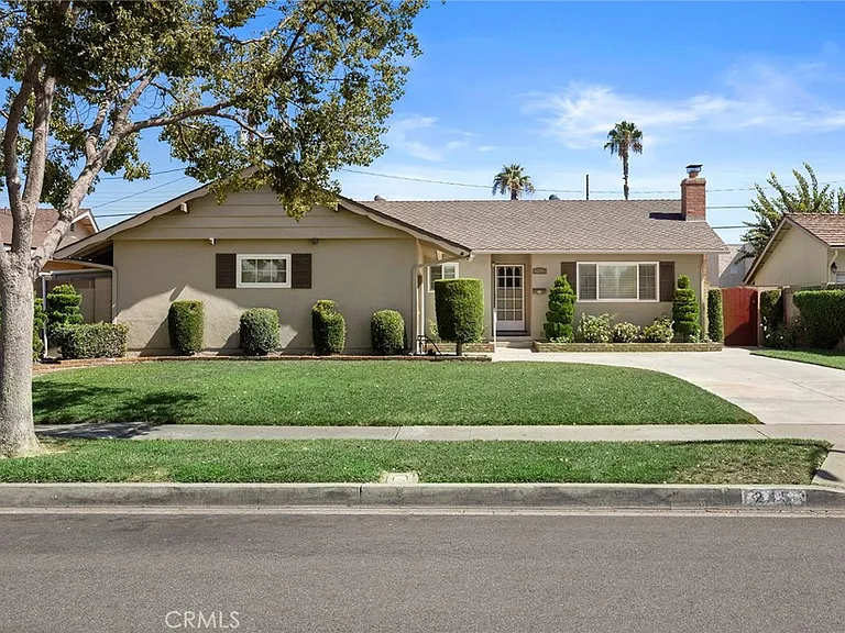 245 E Hoover Ave — Photo 2