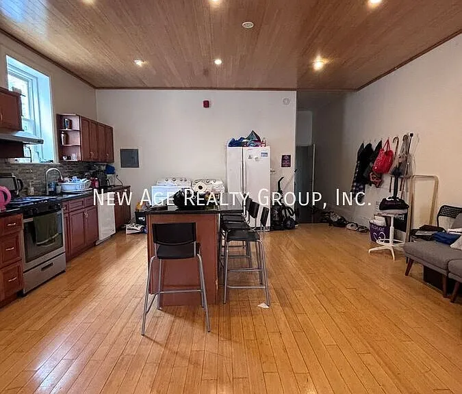 32 S 40th St #2 — Photo 4