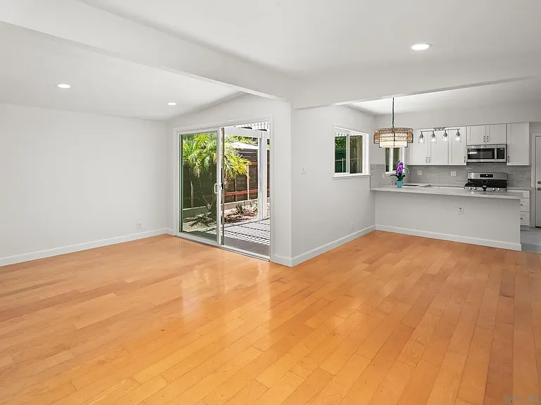 5164 Chateau Dr — Photo 13