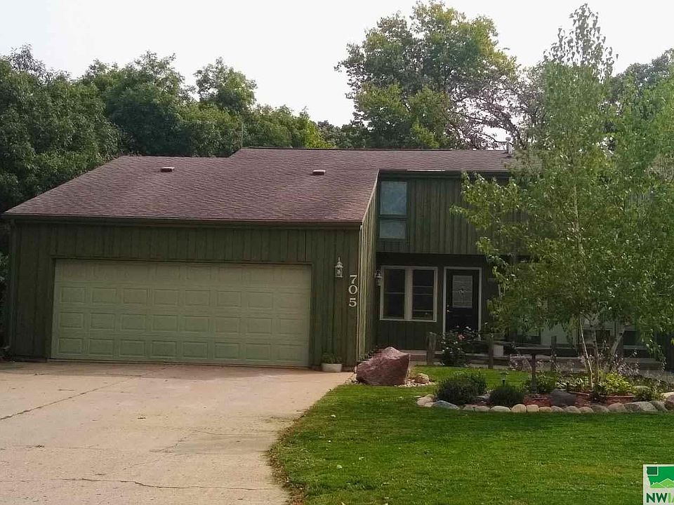 1st image of 705 Oak Hill Dr