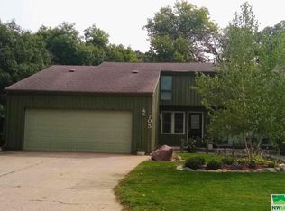 705 Oak Hill Dr, Sac City, IA 50583