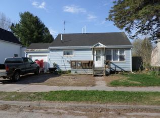 924 Cedar St, Sault Sainte Marie, MI 49783