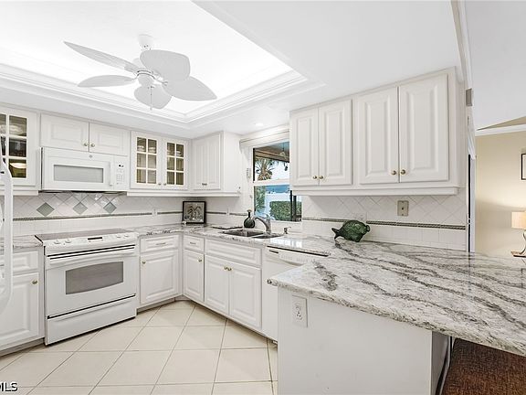 3rd image of 1022 SE 17th Ave
