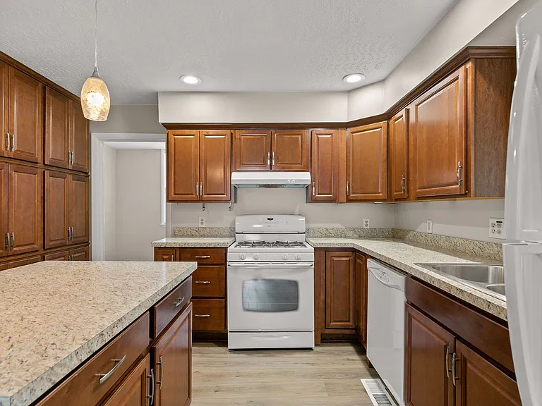 732 S Main Ave — Photo 12
