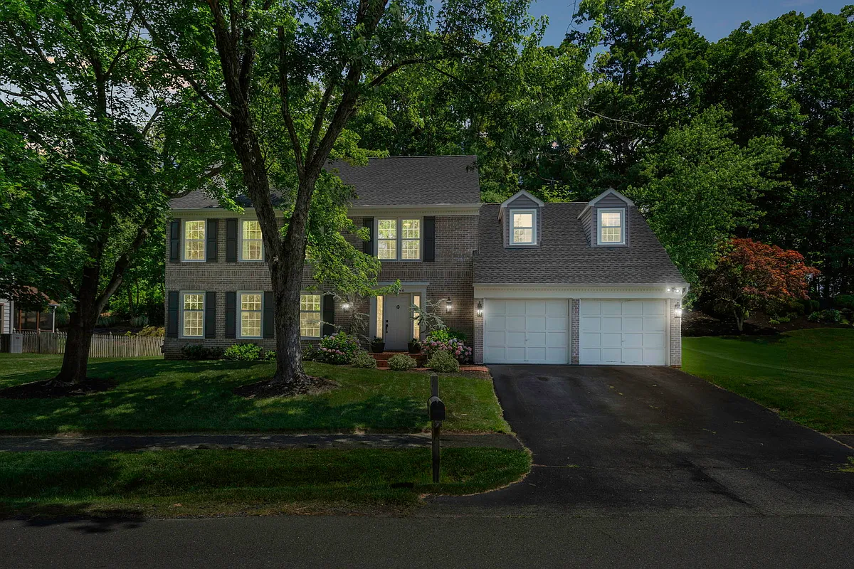 Building Photo - 12846 Valleywood Dr
