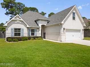 101 Spanish Cove Dr, Ocean Springs, MS 39564